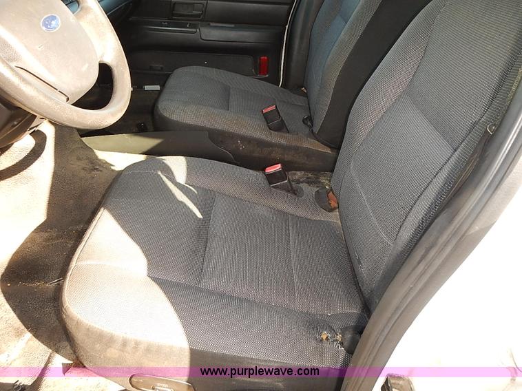 image for item E7758 2006 Ford Crown Victoria Police Interceptor