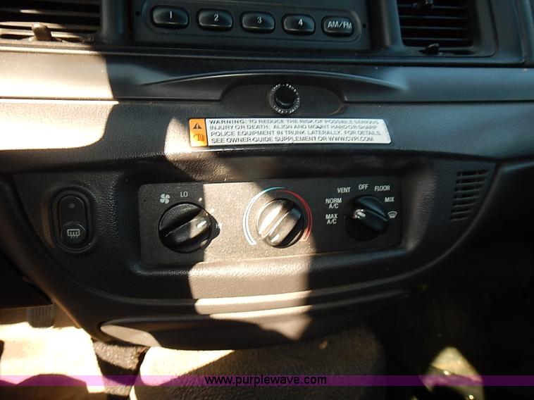 image for item E7758 2006 Ford Crown Victoria Police Interceptor