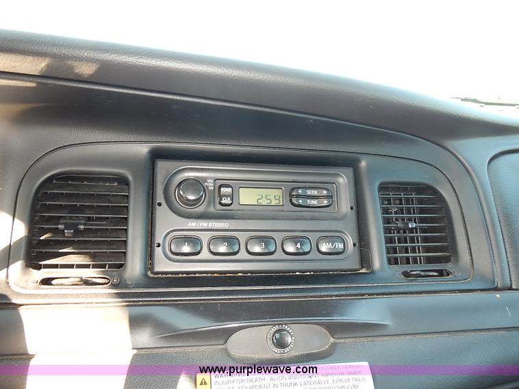 image for item E7758 2006 Ford Crown Victoria Police Interceptor