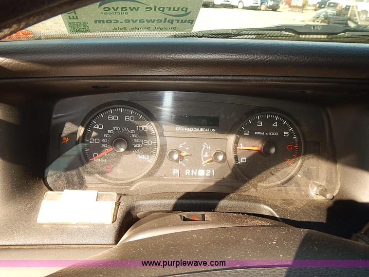 image for item E7758 2006 Ford Crown Victoria Police Interceptor
