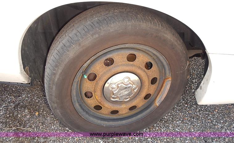 image for item E7758 2006 Ford Crown Victoria Police Interceptor