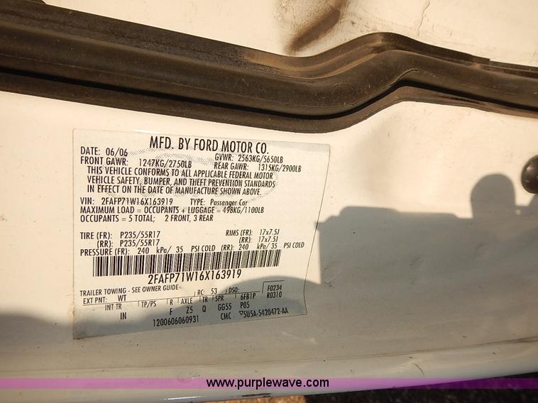 image for item E7758 2006 Ford Crown Victoria Police Interceptor