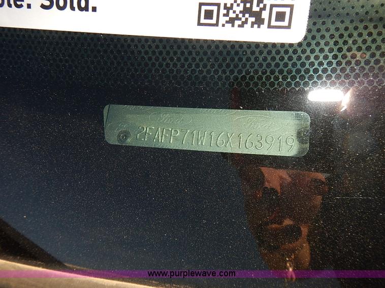 image for item E7758 2006 Ford Crown Victoria Police Interceptor