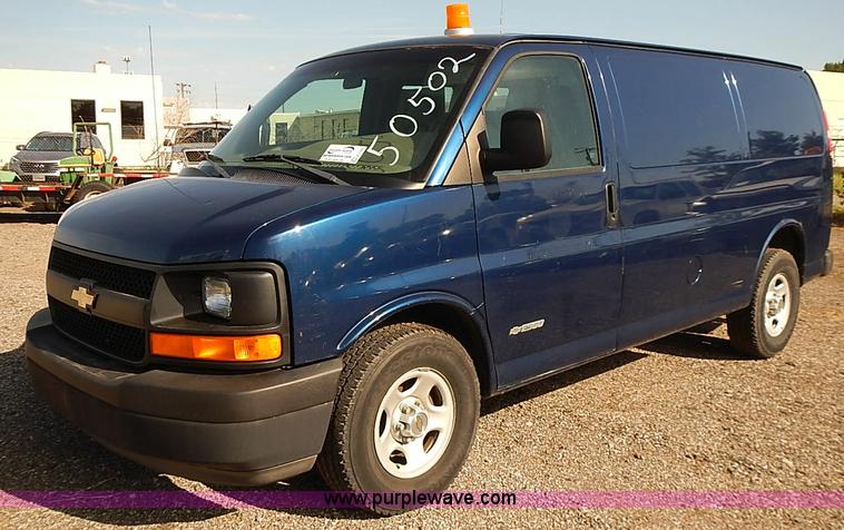image for item E7760 2003 Chevrolet Express 2500 Cargo van