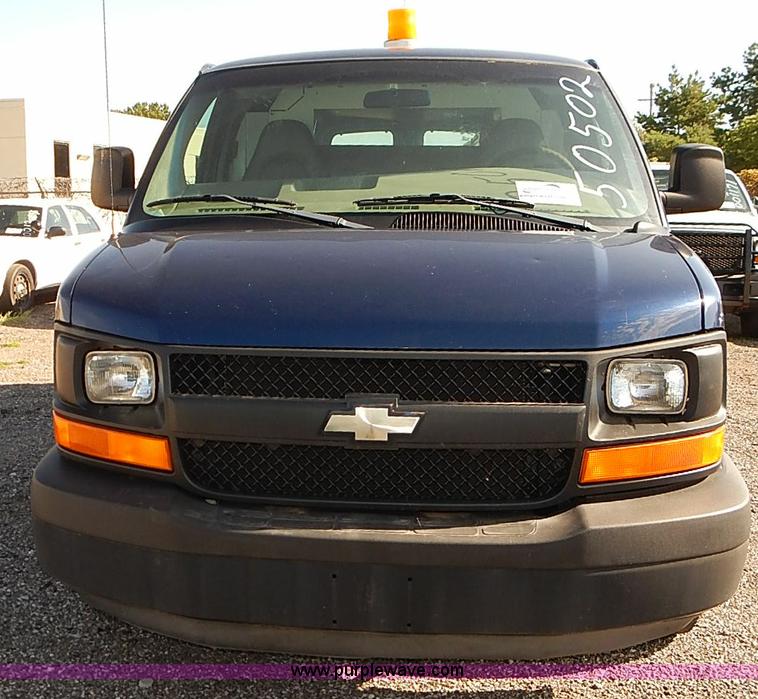 image for item E7760 2003 Chevrolet Express 2500 Cargo van