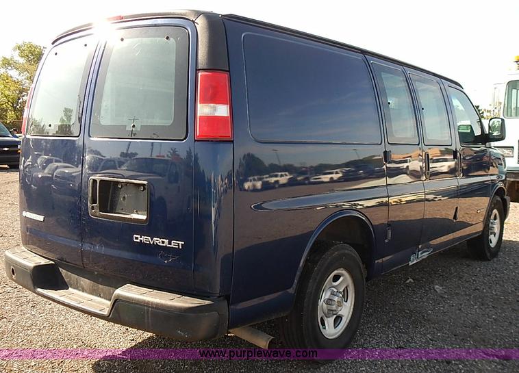image for item E7760 2003 Chevrolet Express 2500 Cargo van