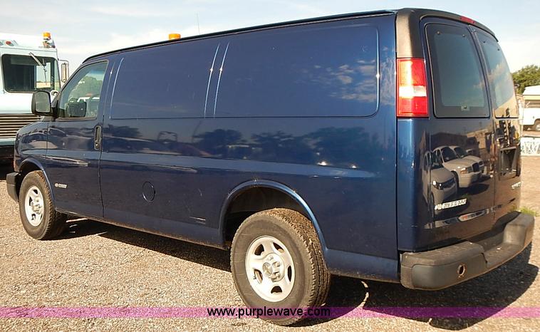 image for item E7760 2003 Chevrolet Express 2500 Cargo van