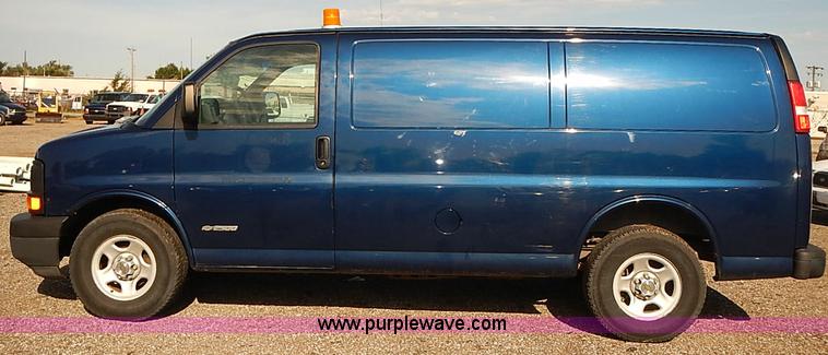 image for item E7760 2003 Chevrolet Express 2500 Cargo van