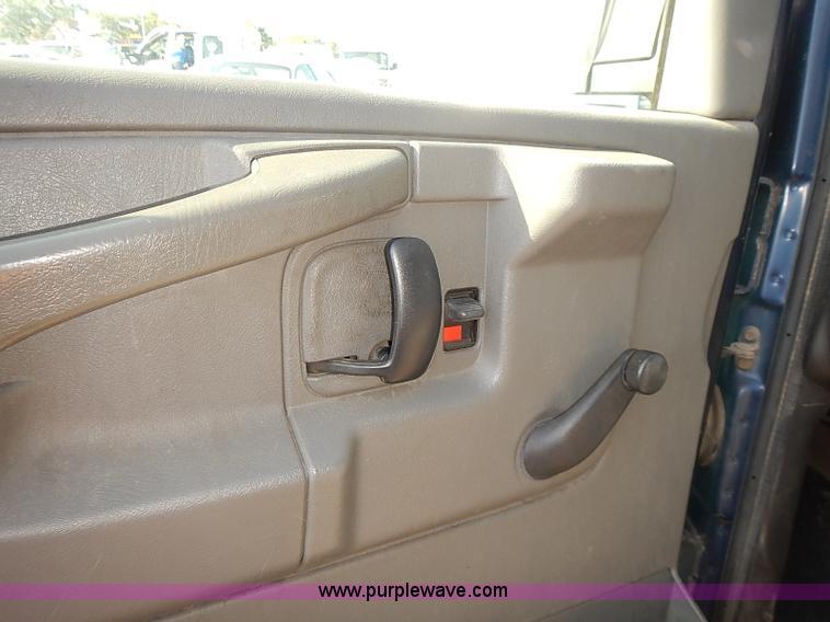 image for item E7760 2003 Chevrolet Express 2500 Cargo van
