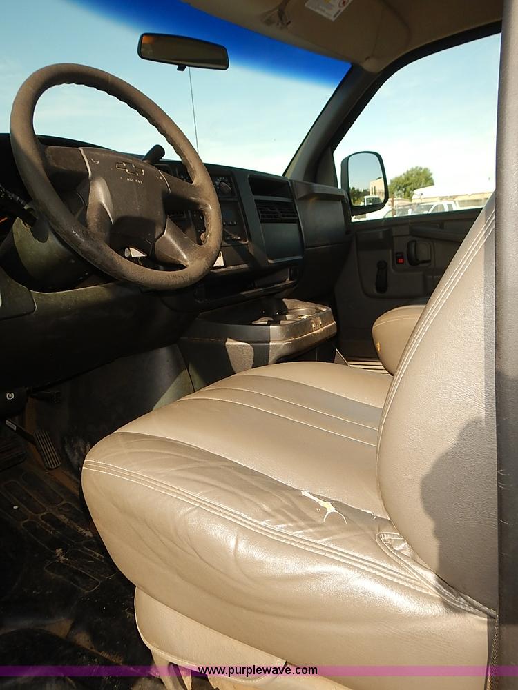 image for item E7760 2003 Chevrolet Express 2500 Cargo van