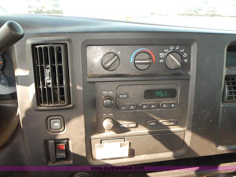 image for item E7760 2003 Chevrolet Express 2500 Cargo van