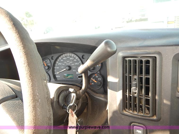 image for item E7760 2003 Chevrolet Express 2500 Cargo van