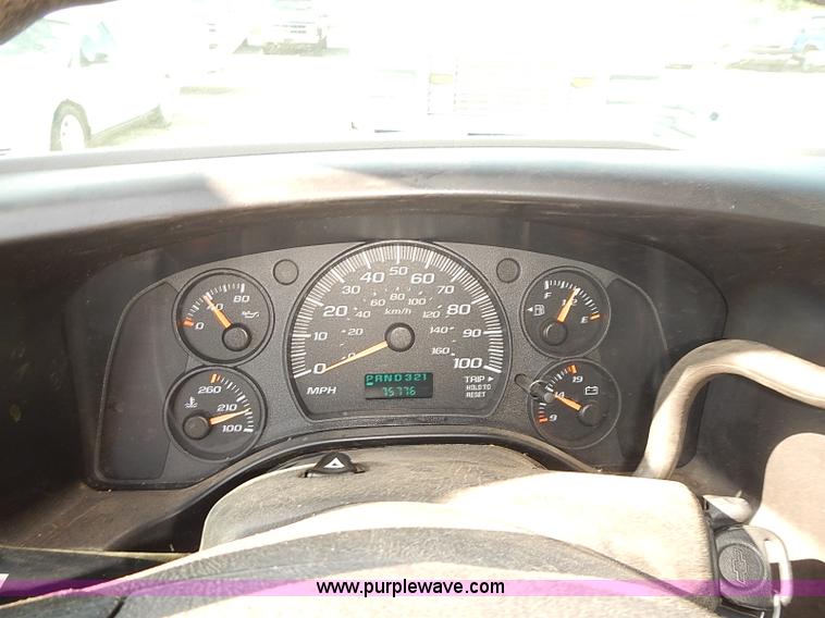 image for item E7760 2003 Chevrolet Express 2500 Cargo van