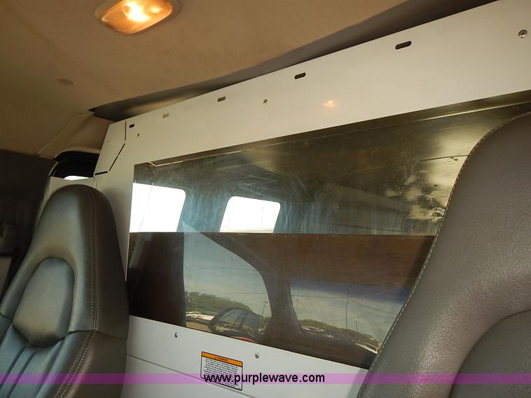 image for item E7760 2003 Chevrolet Express 2500 Cargo van