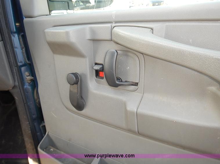 image for item E7760 2003 Chevrolet Express 2500 Cargo van