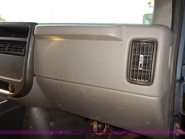 image for item E7760 2003 Chevrolet Express 2500 Cargo van