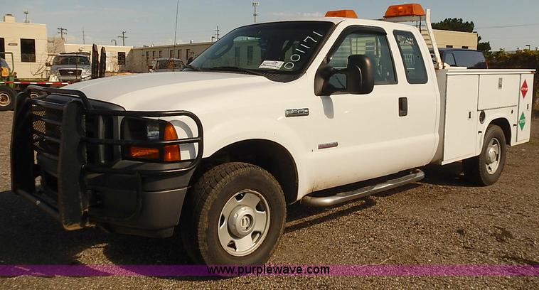 image for item E7761 2006 Ford F250 Super Duty XL SuperCab utility truck