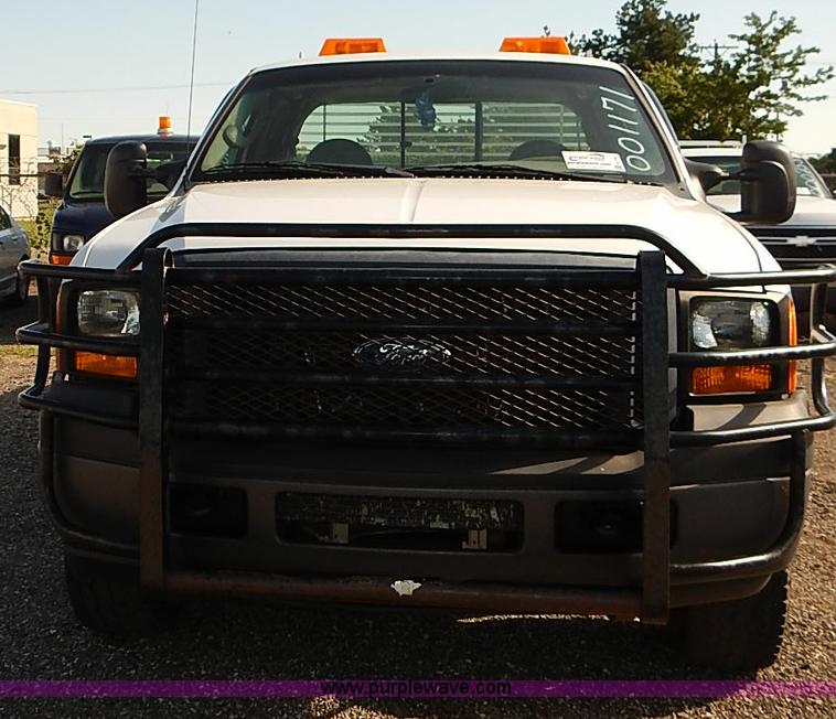 image for item E7761 2006 Ford F250 Super Duty XL SuperCab utility truck