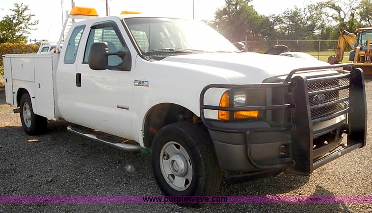 image for item E7761 2006 Ford F250 Super Duty XL SuperCab utility truck