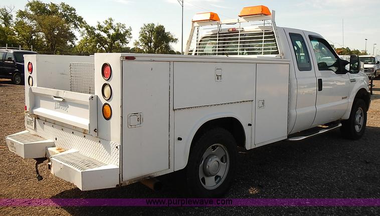 image for item E7761 2006 Ford F250 Super Duty XL SuperCab utility truck