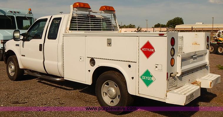 image for item E7761 2006 Ford F250 Super Duty XL SuperCab utility truck