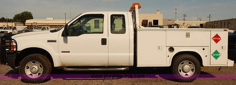 image for item E7761 2006 Ford F250 Super Duty XL SuperCab utility truck