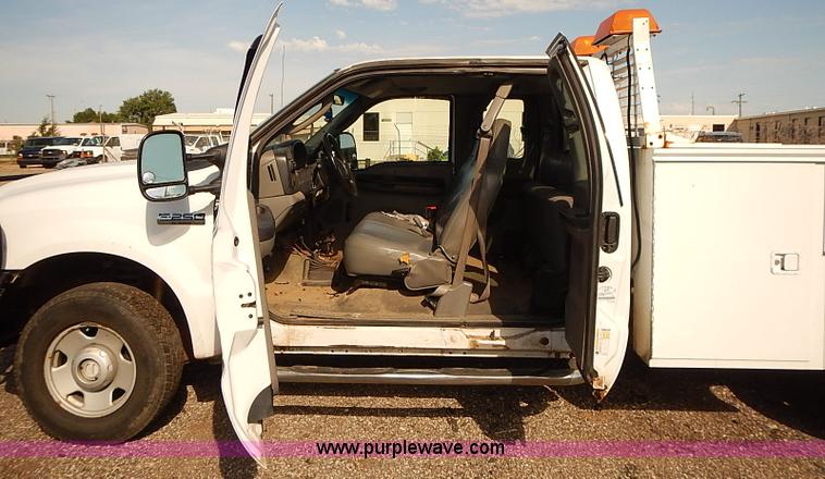 image for item E7761 2006 Ford F250 Super Duty XL SuperCab utility truck