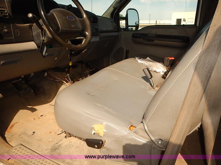 image for item E7761 2006 Ford F250 Super Duty XL SuperCab utility truck