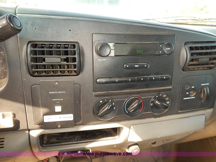 image for item E7761 2006 Ford F250 Super Duty XL SuperCab utility truck