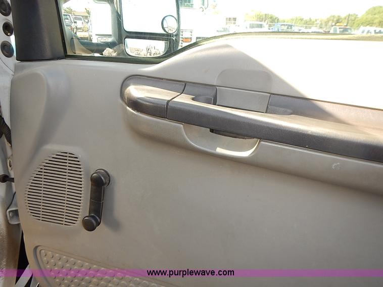 image for item E7761 2006 Ford F250 Super Duty XL SuperCab utility truck