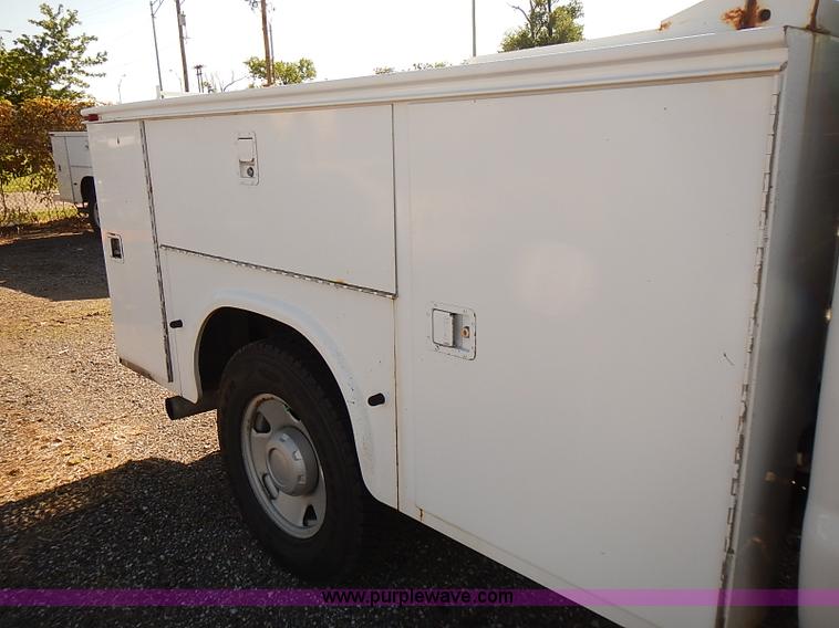 image for item E7761 2006 Ford F250 Super Duty XL SuperCab utility truck