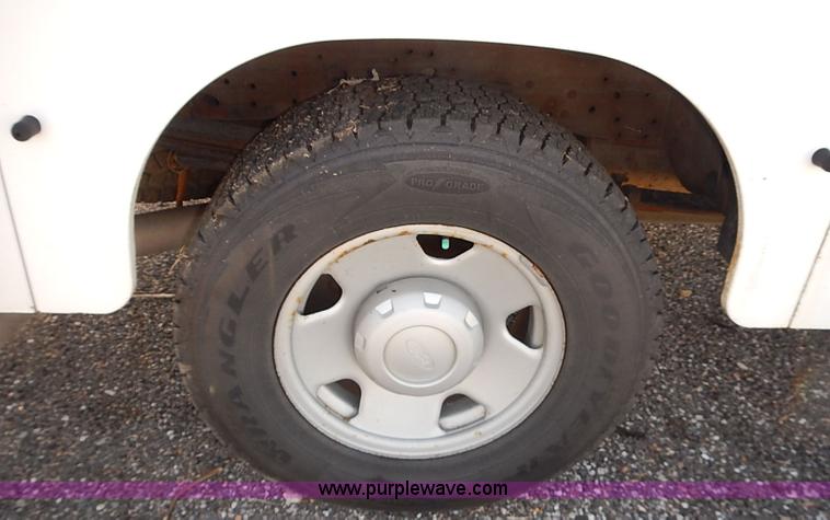 image for item E7761 2006 Ford F250 Super Duty XL SuperCab utility truck
