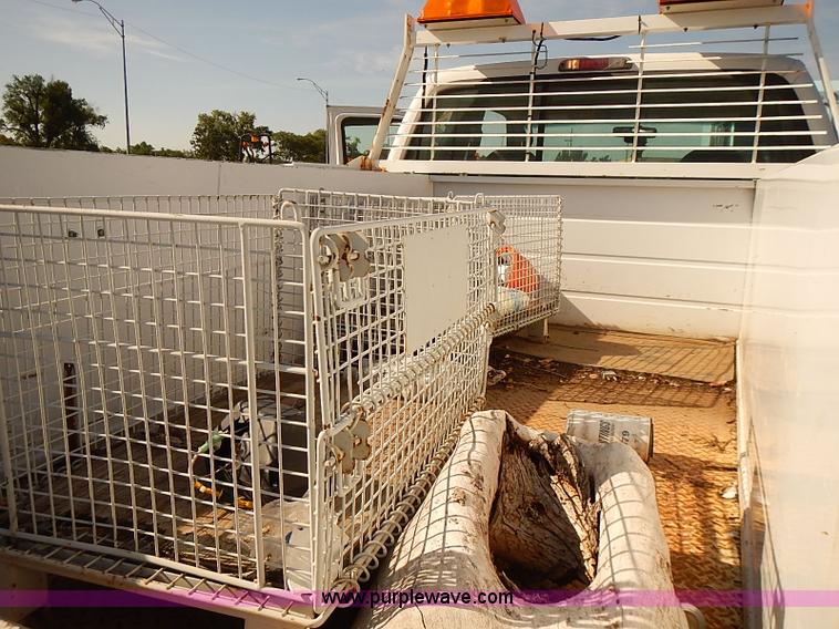 image for item E7761 2006 Ford F250 Super Duty XL SuperCab utility truck