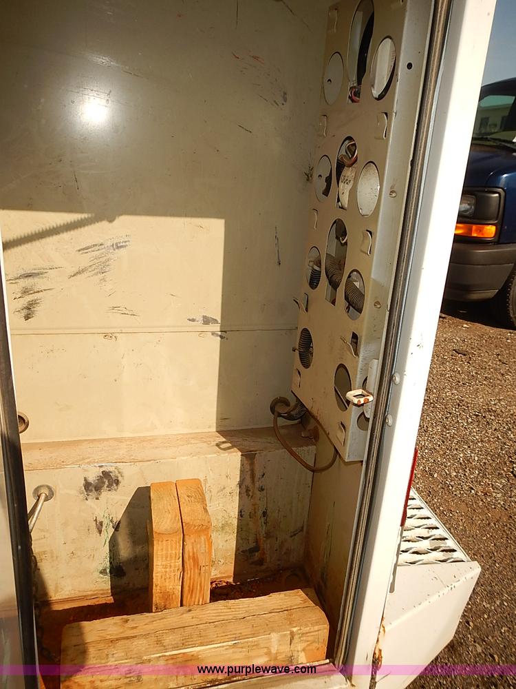 image for item E7761 2006 Ford F250 Super Duty XL SuperCab utility truck