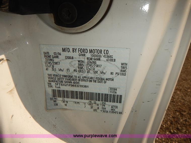 image for item E7761 2006 Ford F250 Super Duty XL SuperCab utility truck