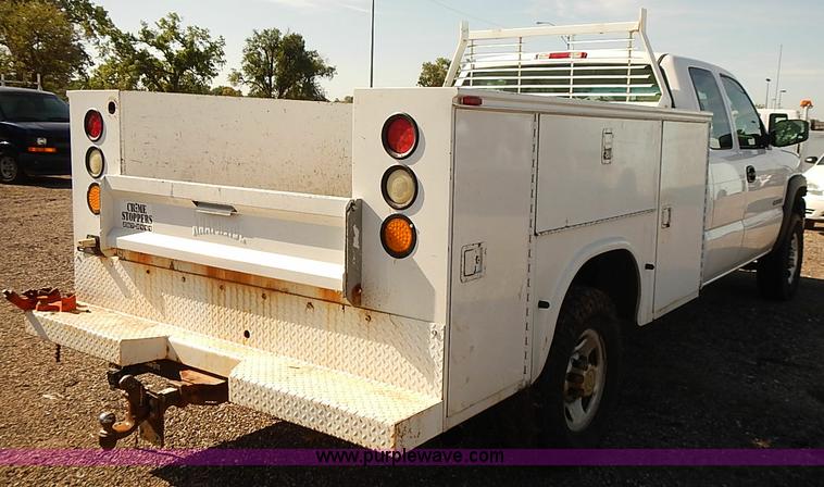 image for item E7762 2005 Chevrolet Silverado 2500HD Ext. Cab utility truck