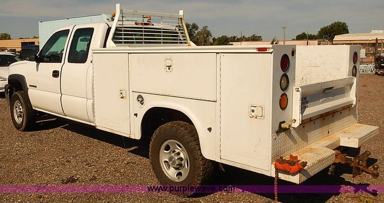 image for item E7762 2005 Chevrolet Silverado 2500HD Ext. Cab utility truck