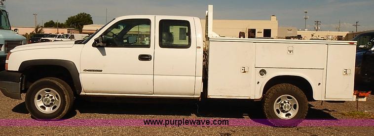 image for item E7762 2005 Chevrolet Silverado 2500HD Ext. Cab utility truck