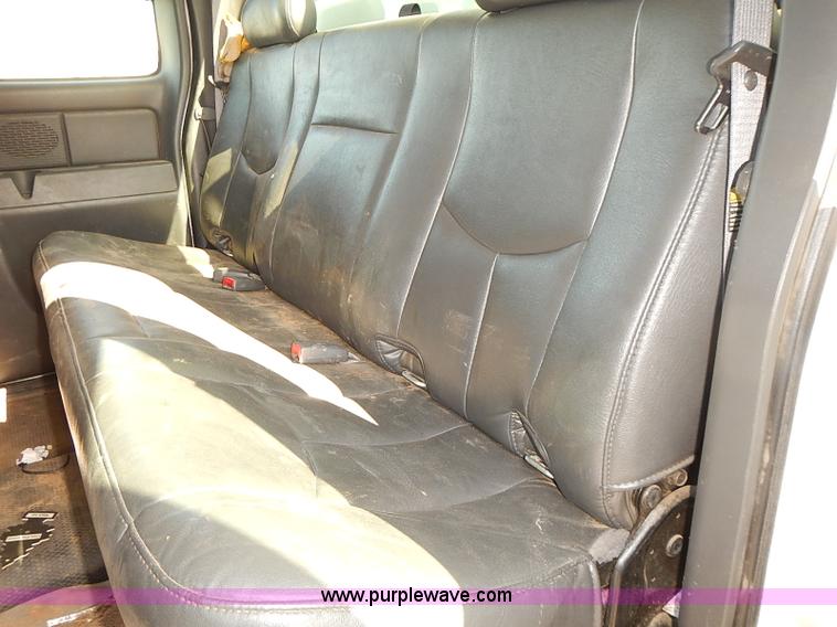 image for item E7762 2005 Chevrolet Silverado 2500HD Ext. Cab utility truck