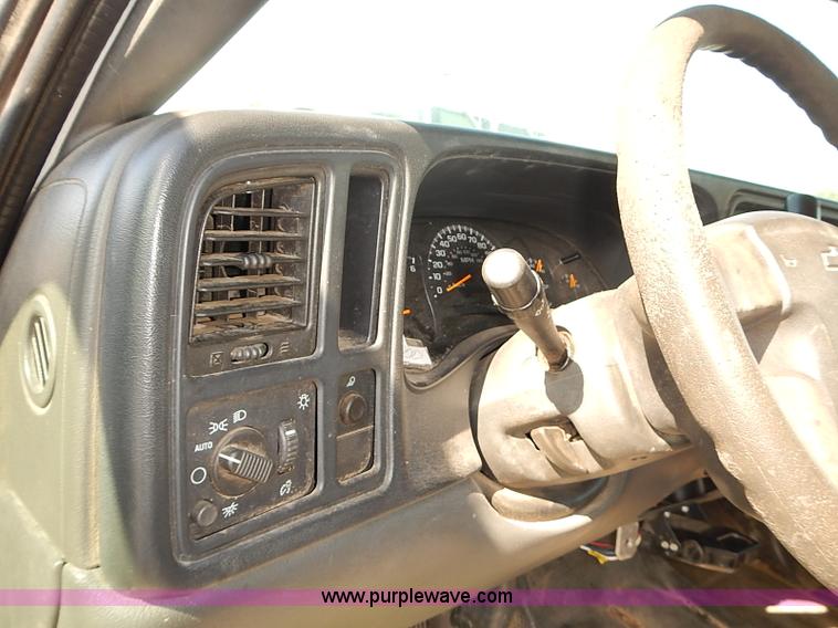 image for item E7762 2005 Chevrolet Silverado 2500HD Ext. Cab utility truck