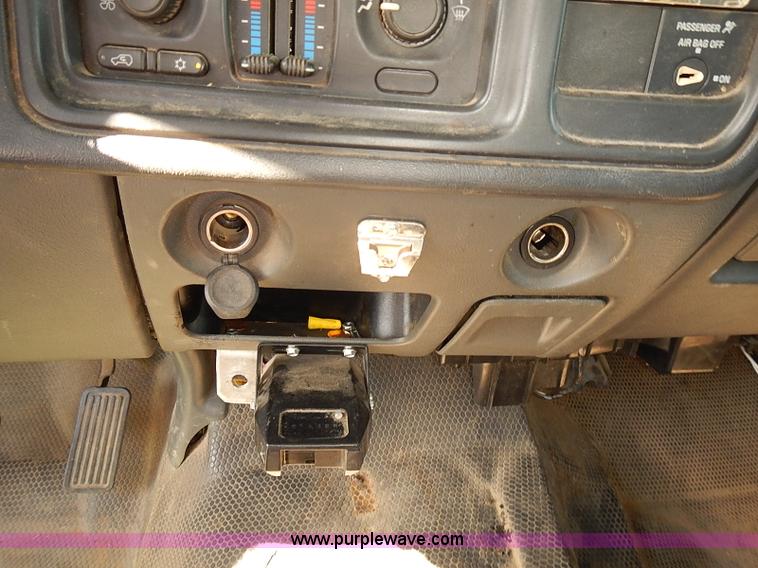 image for item E7762 2005 Chevrolet Silverado 2500HD Ext. Cab utility truck