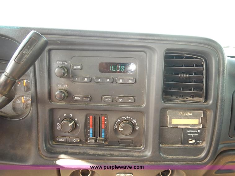 image for item E7762 2005 Chevrolet Silverado 2500HD Ext. Cab utility truck