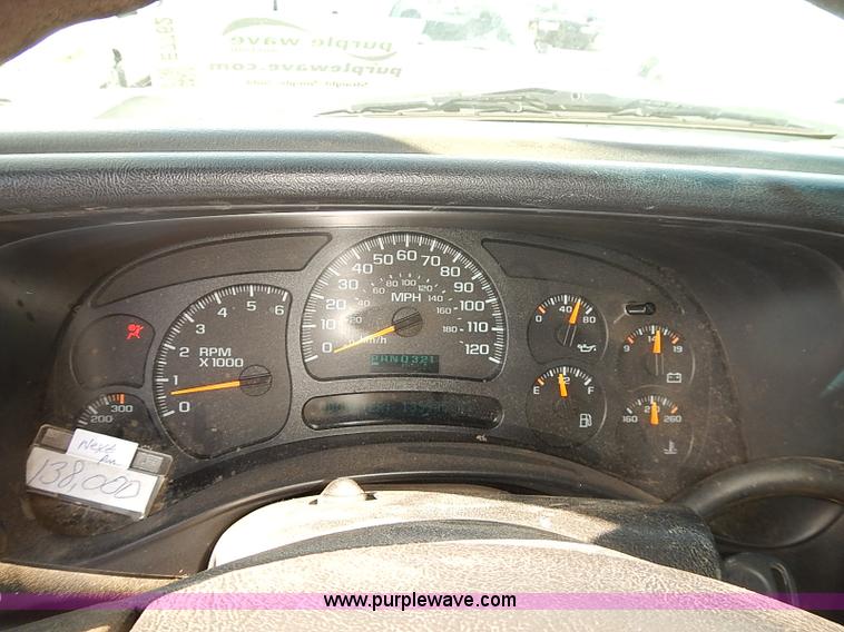 image for item E7762 2005 Chevrolet Silverado 2500HD Ext. Cab utility truck