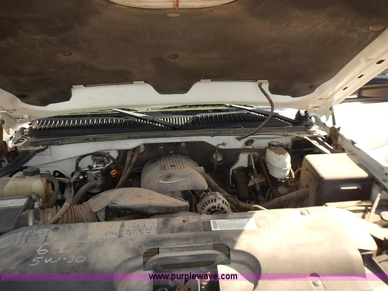 image for item E7762 2005 Chevrolet Silverado 2500HD Ext. Cab utility truck