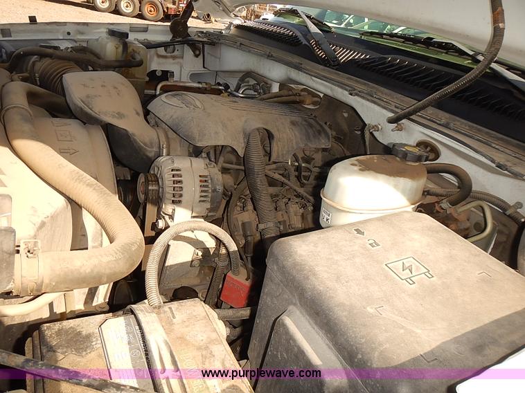 image for item E7762 2005 Chevrolet Silverado 2500HD Ext. Cab utility truck