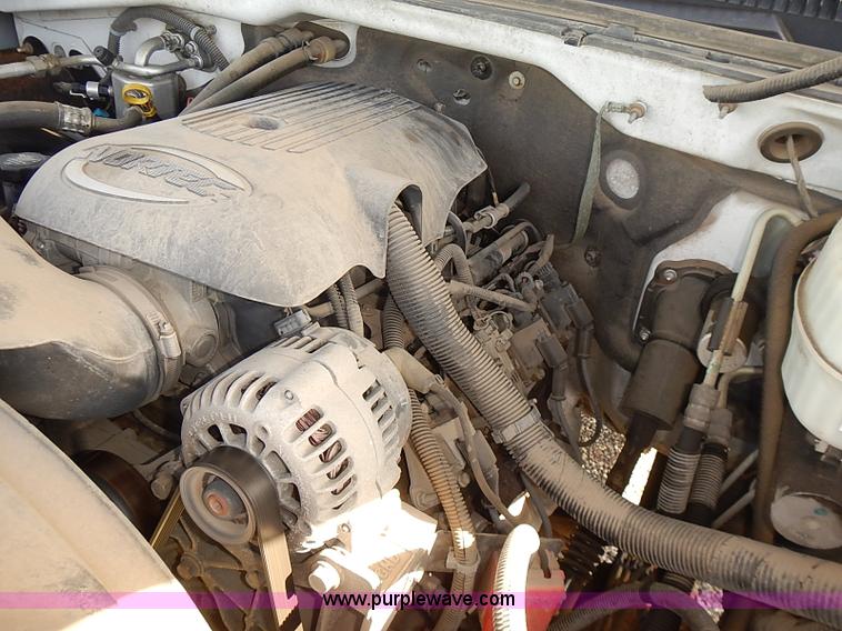 image for item E7762 2005 Chevrolet Silverado 2500HD Ext. Cab utility truck