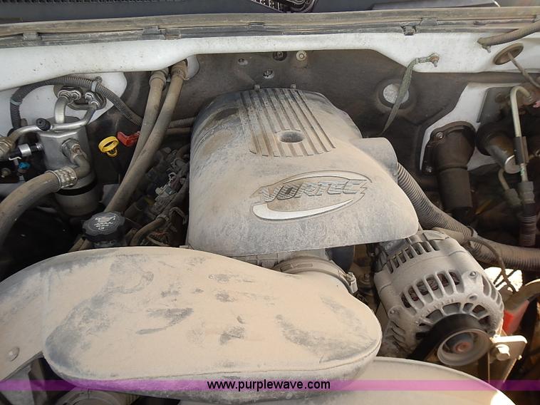 image for item E7762 2005 Chevrolet Silverado 2500HD Ext. Cab utility truck