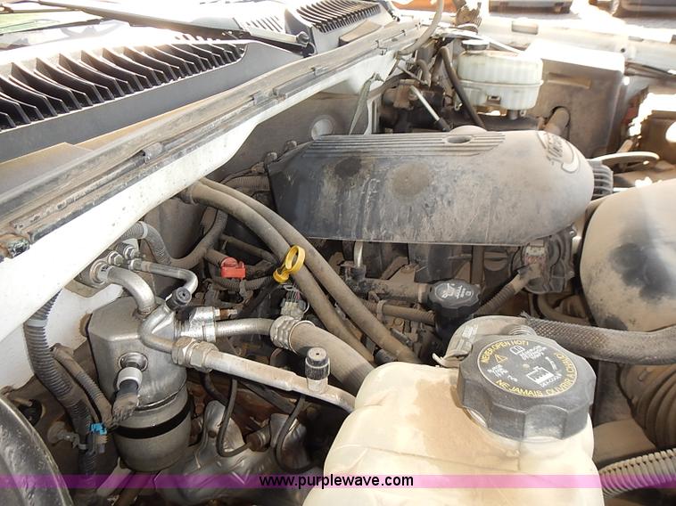 image for item E7762 2005 Chevrolet Silverado 2500HD Ext. Cab utility truck