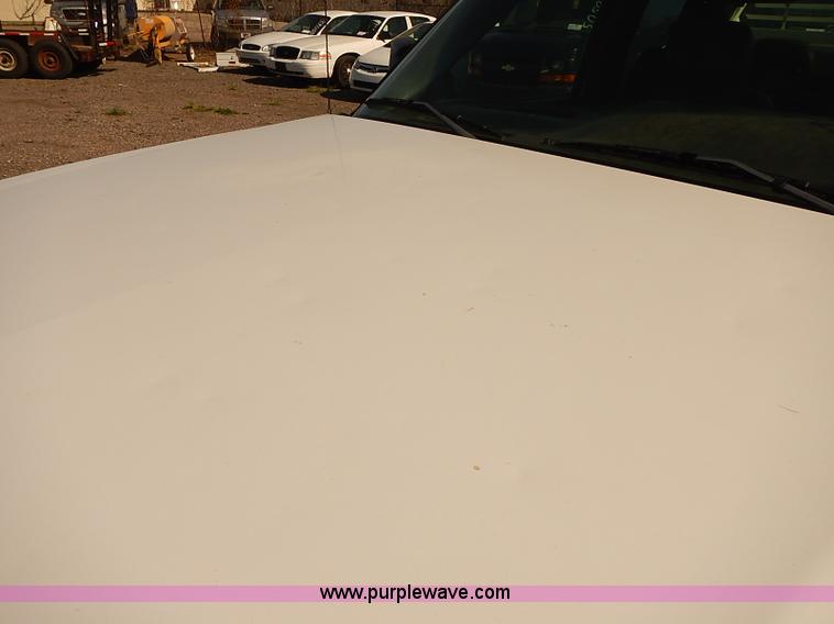 image for item E7762 2005 Chevrolet Silverado 2500HD Ext. Cab utility truck