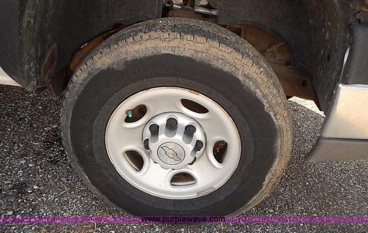 image for item E7762 2005 Chevrolet Silverado 2500HD Ext. Cab utility truck